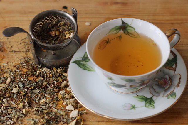 Recette du jus de bissap rafraîchissante à base d’hibiscus, menthe et d'orange